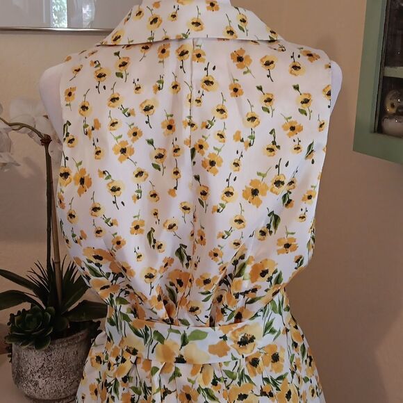 Shelby & Palmer Sunny Floral Dresz - Picture 9 of 16
